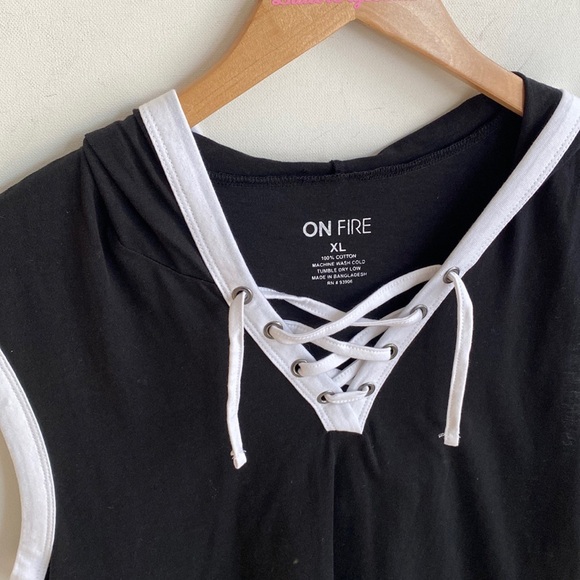 On Fire Sleeveless Hooded Top, Size XL, NWT - Picture 4 of 4
